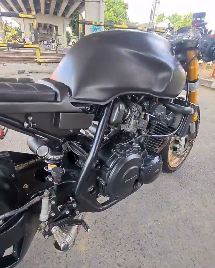 Honda CB 400 SF by exoticmotorbike😎