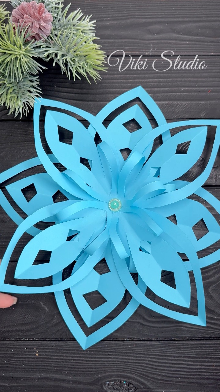 Easy Paper Snowflakes Paper Christmas decorations Tutorials #foryou # ...