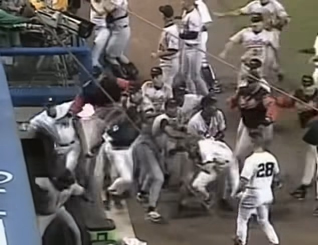 MLB - Top 10 Bench-Clearing Brawls No.1 On May 19, 1998 after giving up ...