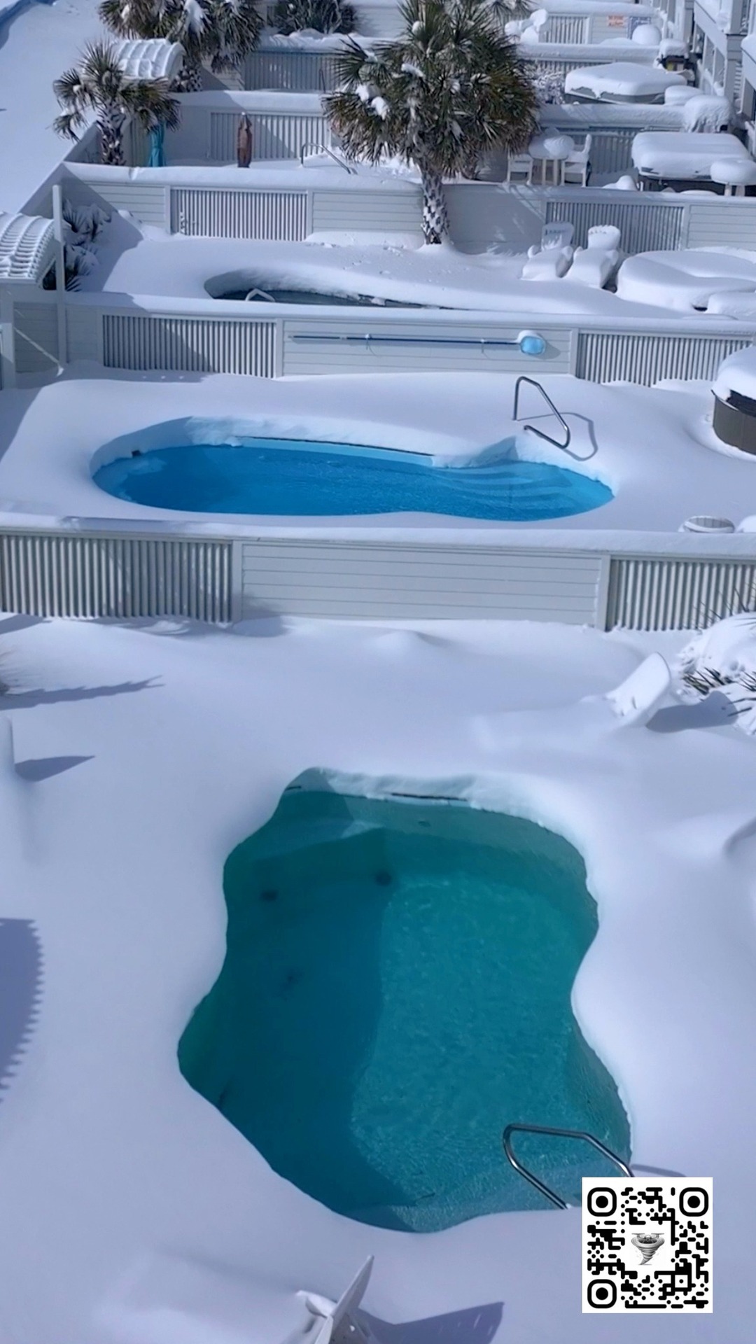 How crazy does this look? Beautiful beach front pool with snow piled ...