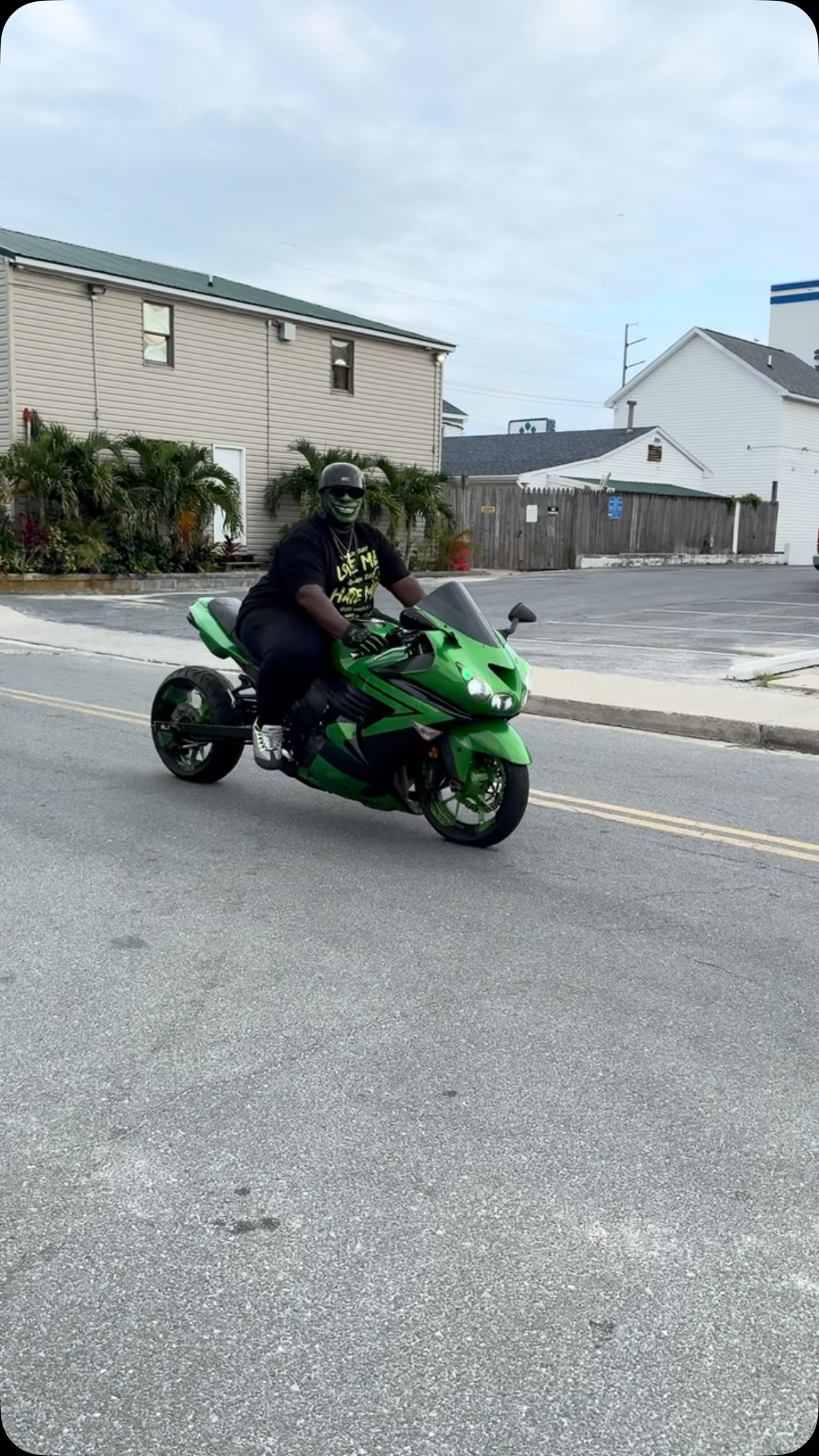 Can the world's fastest Kawasaki ZX-9 outrun a Suzuki Hayabusa in