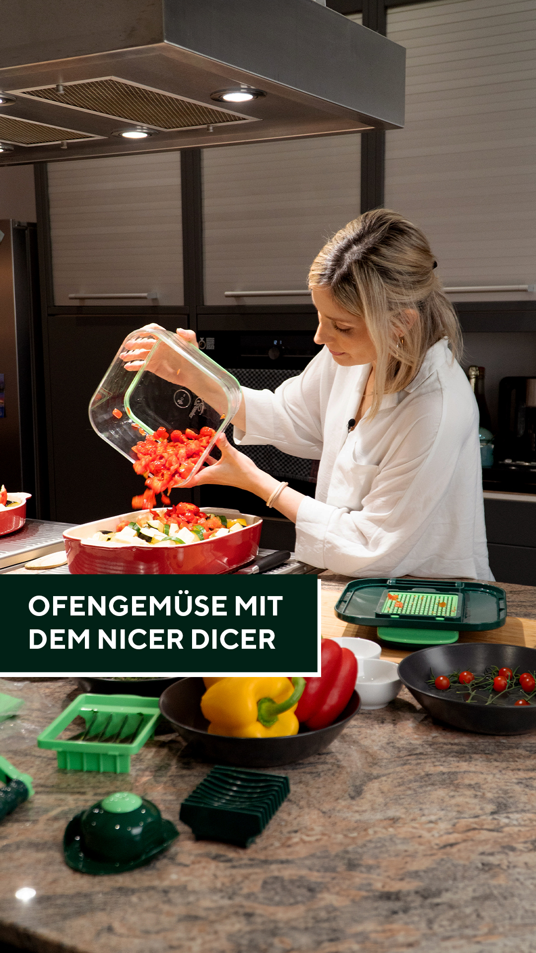 Zaubere leckere und ansprechende Gerichte ohne viel Arbeit – mit dem GENIUS Nicer Dicer Chef Professional! @sophye_gassmann zeigt dir wie du im Handumdrehen leckeres Ofengemüse zubereiten kannst. Die