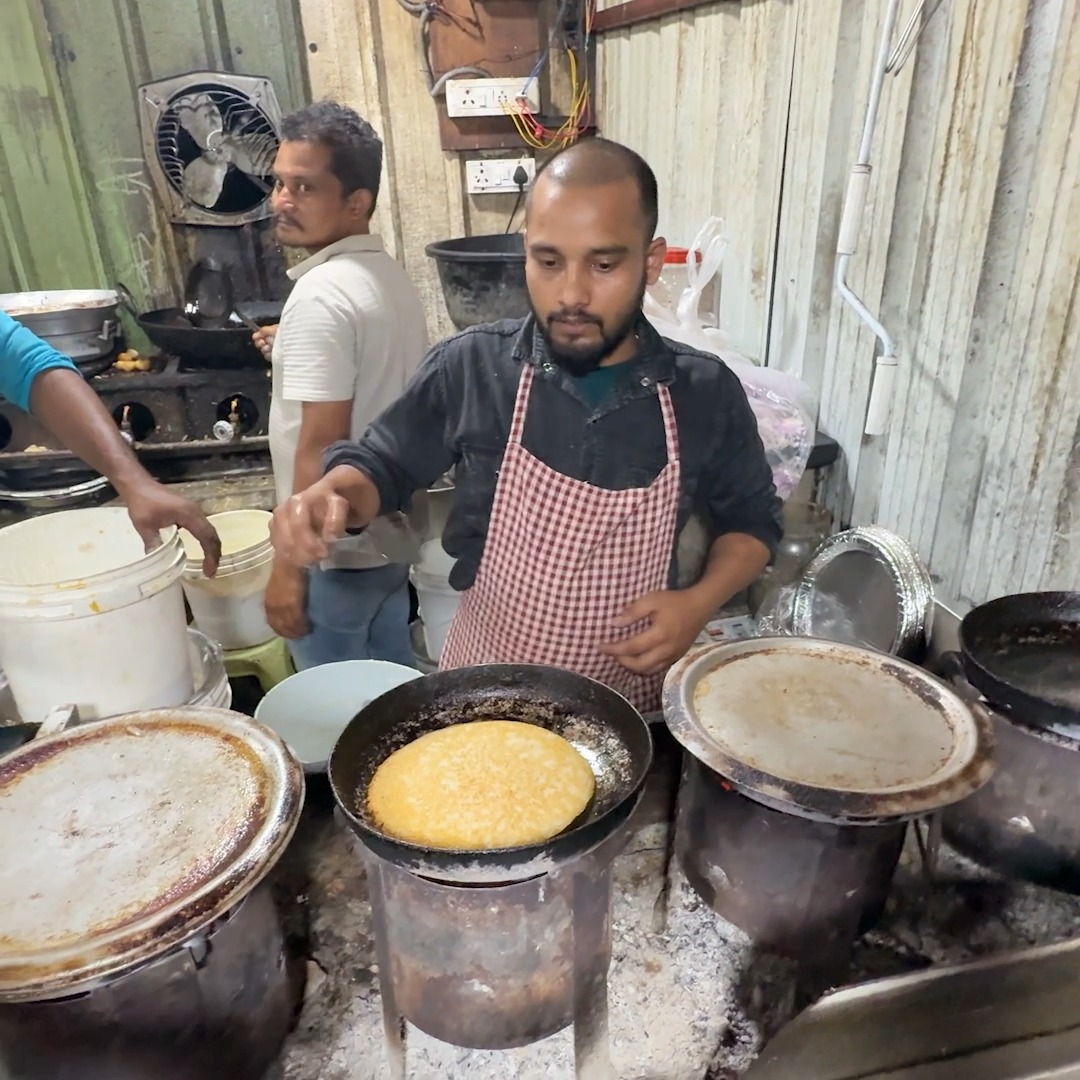 Most Unique Dibba Roti of Hyderabad 🔥 | Hmm | Facebook