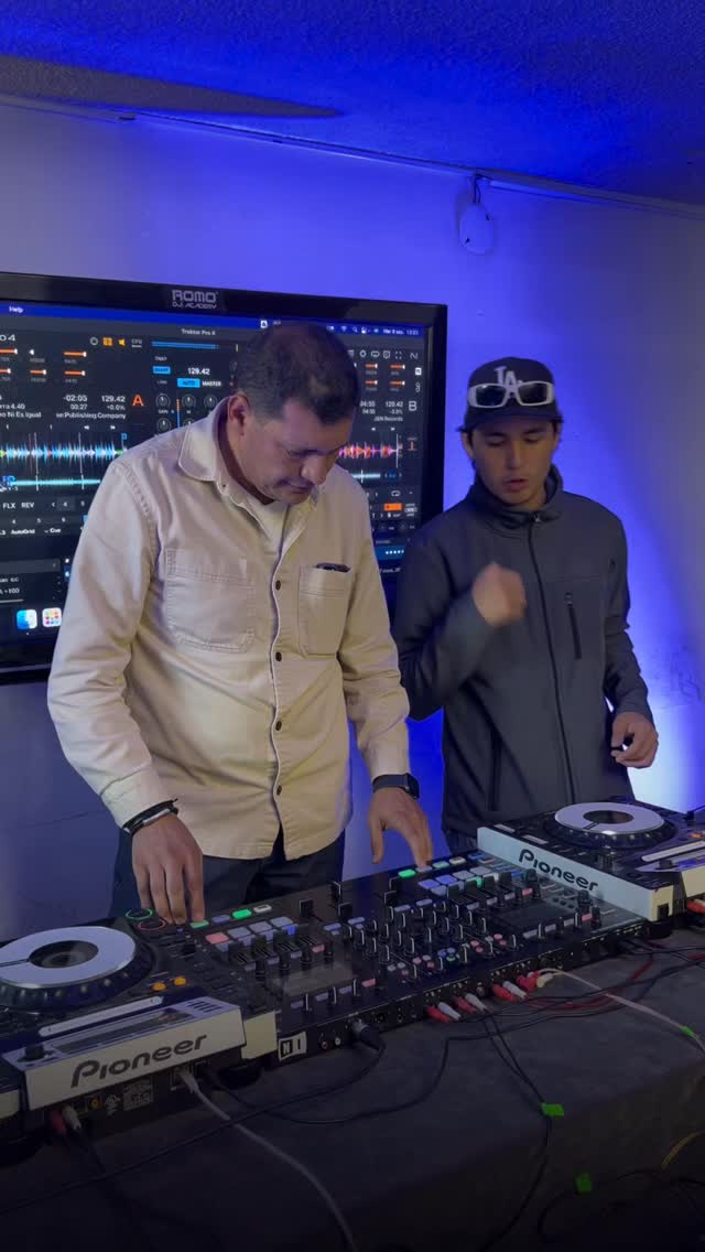 🎧 ¡Vive la experiencia de ser DJ desde tu primera clase! En Romo DJ ...
