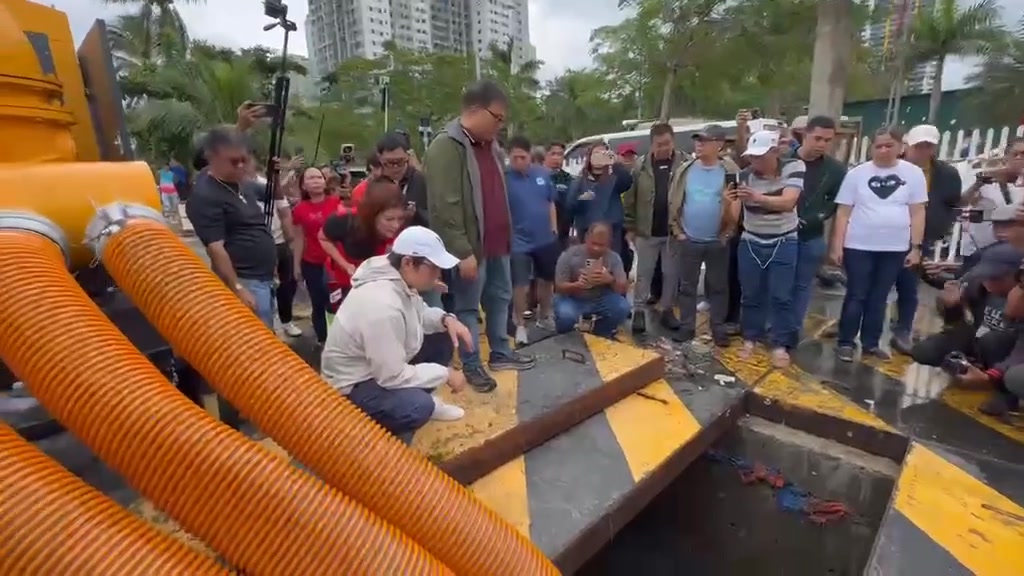 WATCH: Nagsagawa ng inspeksyon si Manila City Mayor Isko Moreno, kasama ...