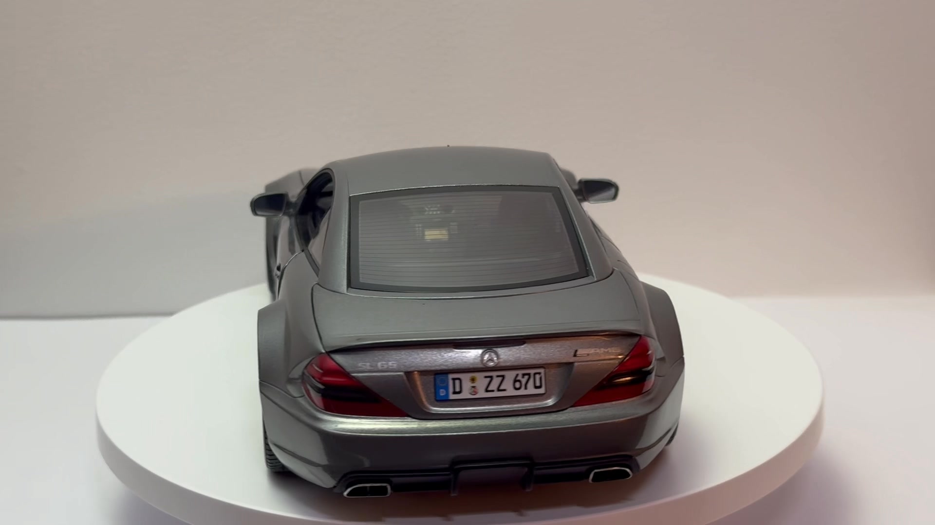 1:18 MB SL 65 AMG Black series (Minichamps)
