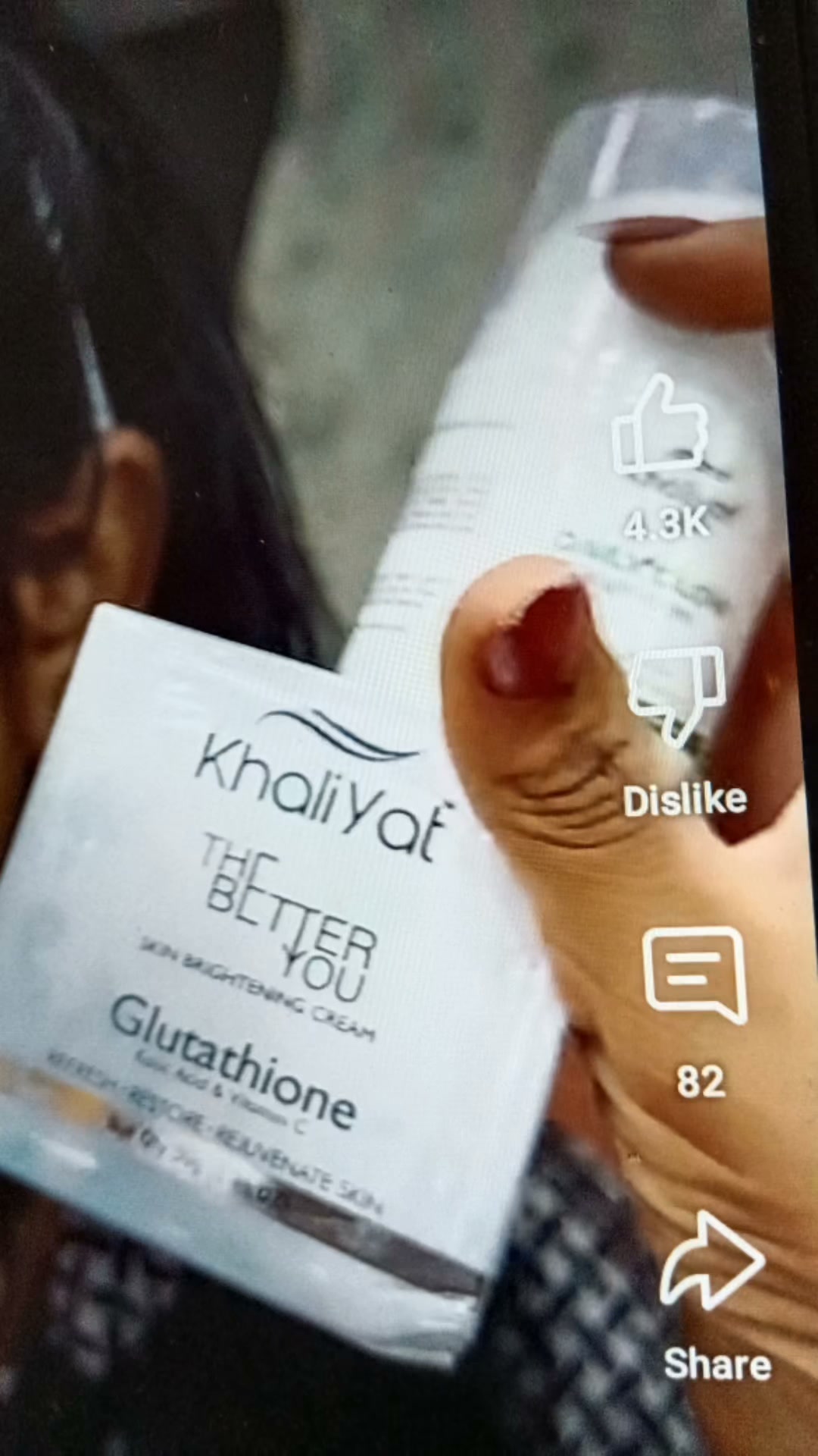 Want that natural glow? This Khaliyat Glutathione cream is packed with Vitamin C and Kojic Acid to help refresh and rejuvenate your skin. Have you tried brightening creams before? #skincareroutine 