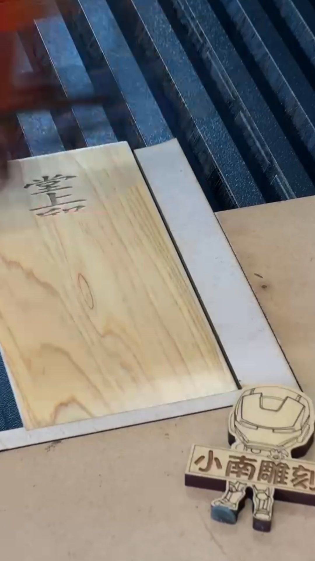 你家神主牌是手工書寫還是雷射雕刻？來看看專業師傅怎麼做。 你家神主牌是手工書寫還是雷射雕刻？來看看專業師傅怎麼做。 你家神主牌是手工書寫還是 ...