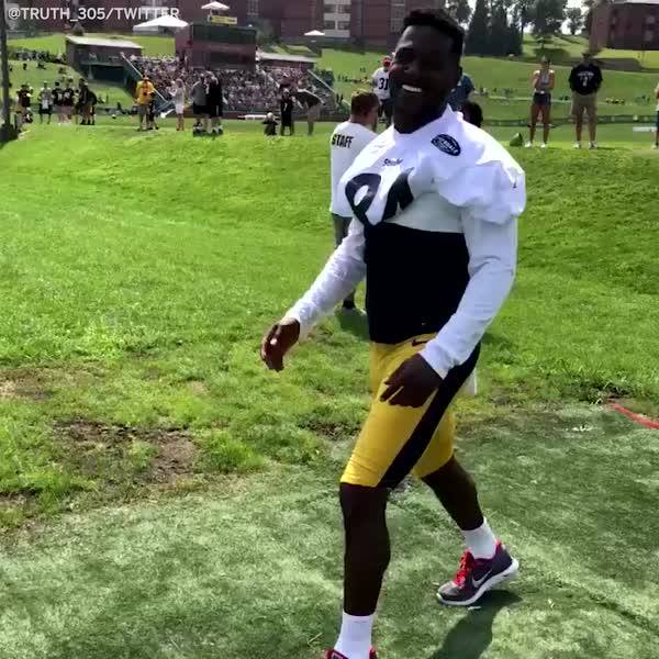 antonio brown dressed up A fan snuck into Steelers practice, as a player, and said he wanted to “check” Brown. , You read that right 😂 | ESPN SIZE:Custom size Closed Back Lilly Pulitzer NWT Valli