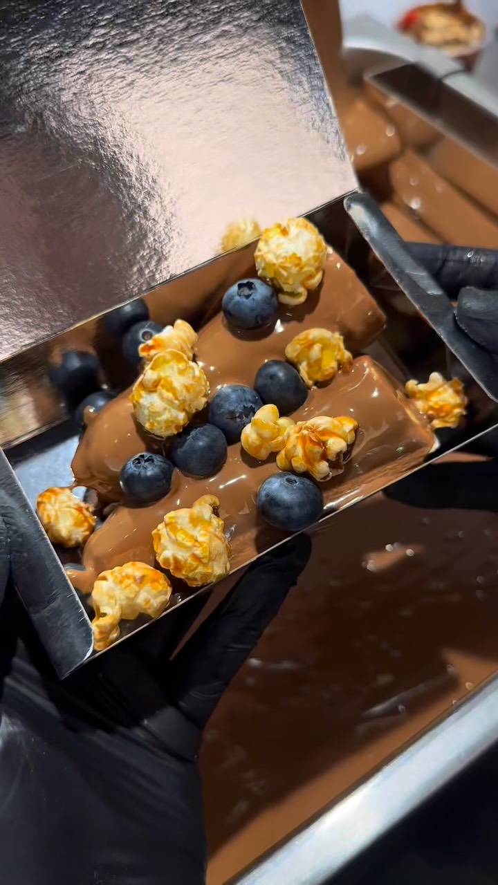 🍫 Easy & Delicious Chocolate-Covered Fruits with Kazama! 🍓 Tired of ...