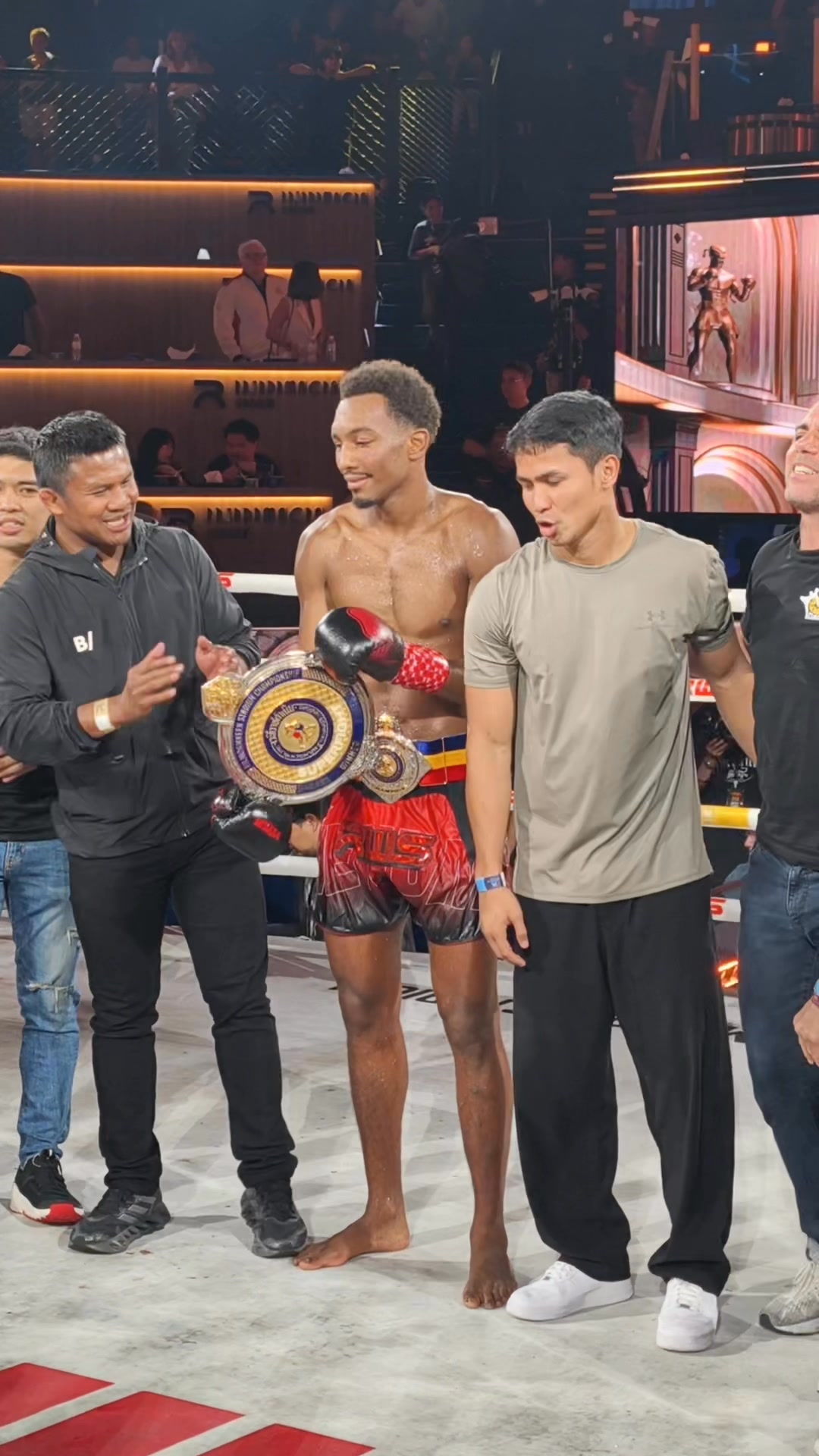 Daniel Rodriguez receiving the Winner Award alongside Buakaw and ...
