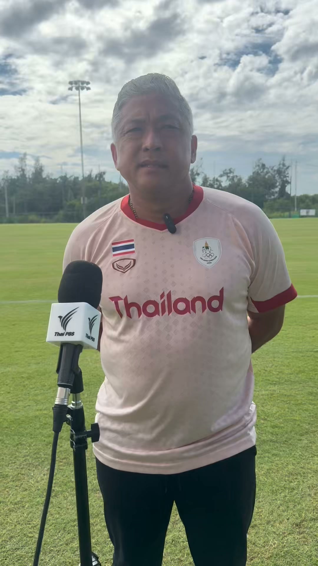 ฟุตบอลทีมชาติไทย. . 🗣️"โค้ชอัลเฟรด" #เนติพงษ์ ศรีทองอินทร์ หัวหน้าผู้ฝึกสอนฟุตบอลหญิงทีมชาติไทย🇹🇭 เผยความพร้อมก่อนบินไปประเทศญี่ปุ่น สู้ศึก 𝐀𝐬𝐢𝐚𝐧 𝐆𝐚𝐦𝐞𝐬 𝟐𝟎𝟐𝟔 โปรแกรมการแข่งขันของ ฟุตบอลหญิงทีมชาติไทย ในการแข่งขัน เอเชียน เกมส์ 2026 มีดังนี้ #Matchday1 📅