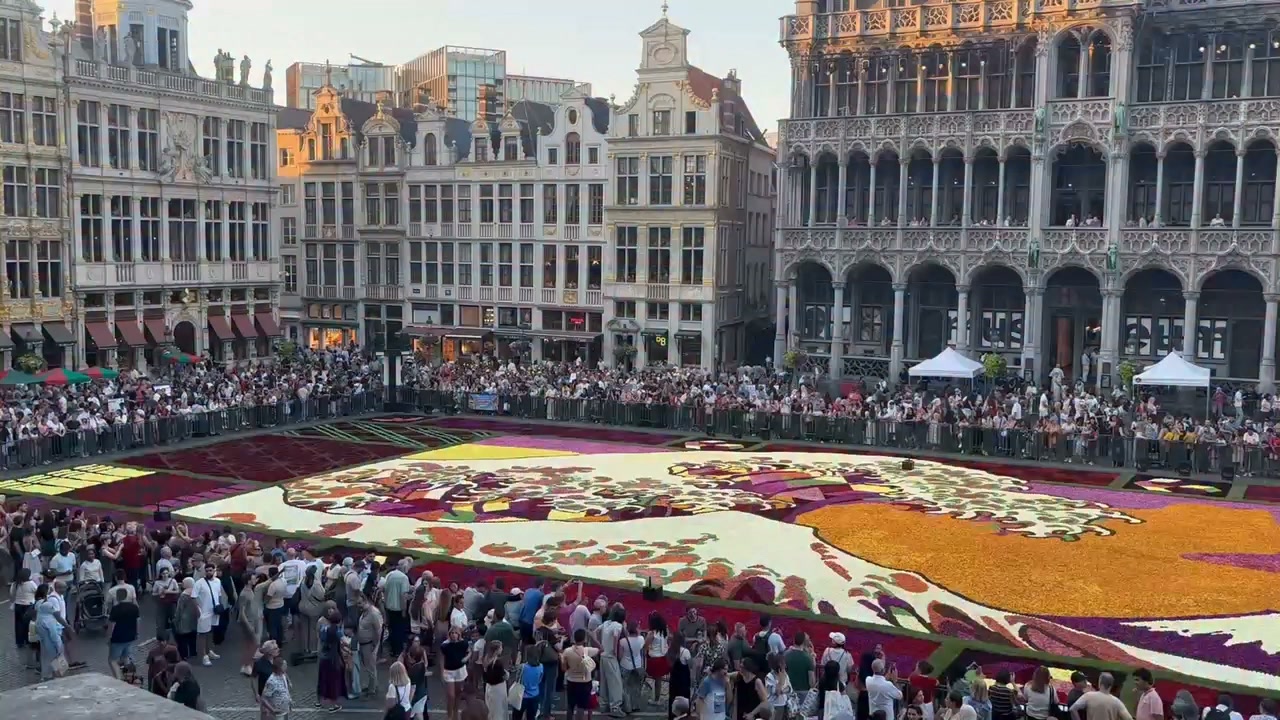 ベルギー🇧🇪パビリオンのマスコット #ベルベルは、#大阪 ​への