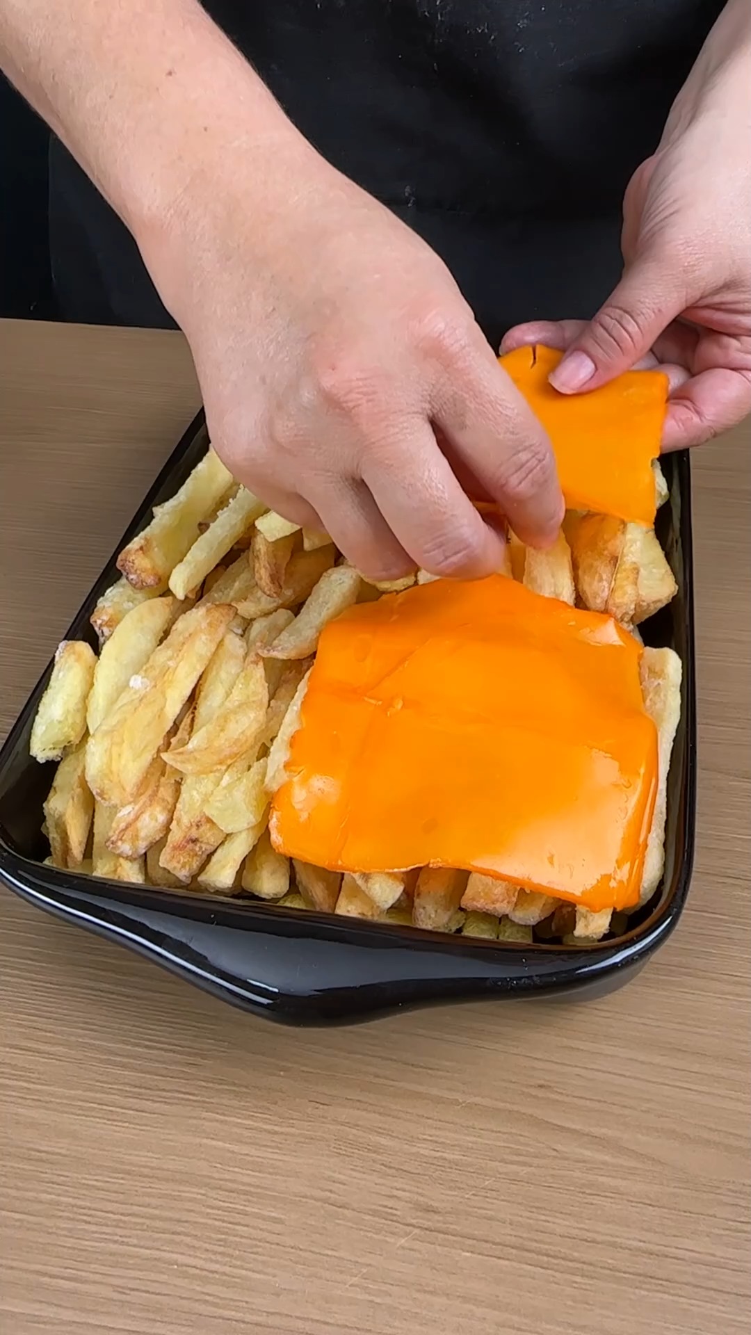 Apprenez à faire des frites avec du cheddar et de la sauce ! | Manuel ...