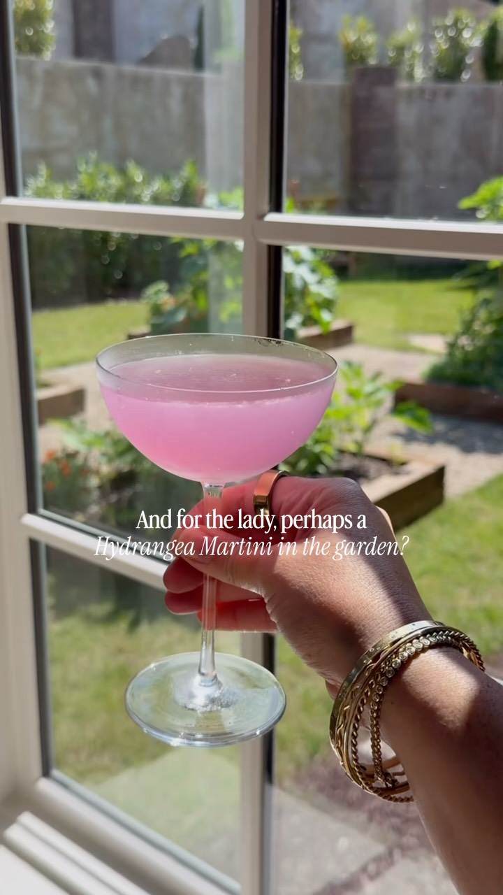 Hydrangea Martini 🌺 This cocktail is made for gorgeous summer