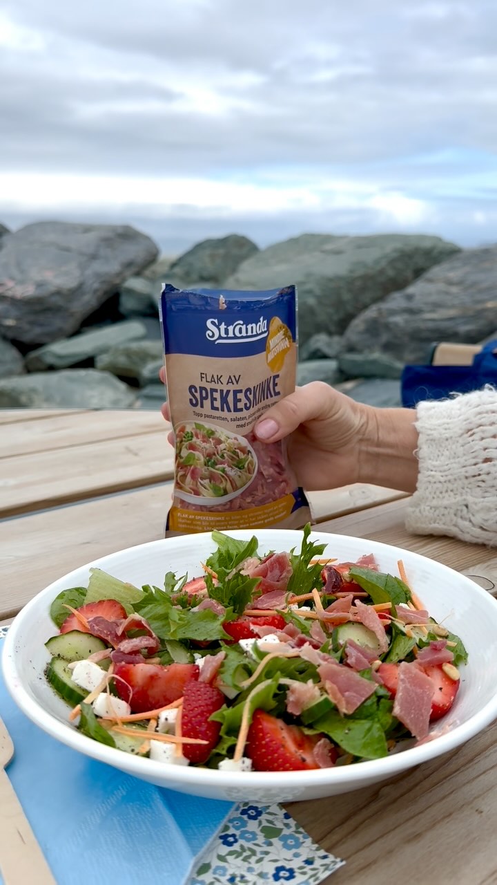 Tips fra oss på varme dager 💙🍓 Lag deg en herlig sommersalat med ...