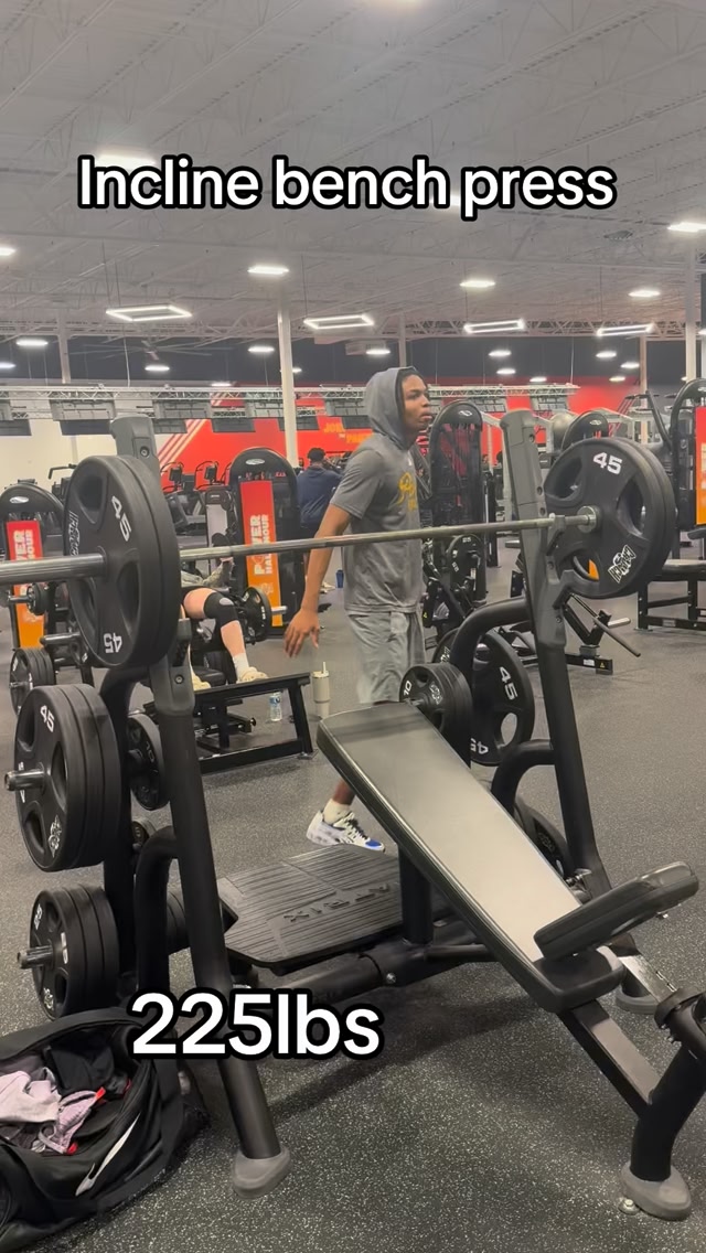 Let’s just say I’m back pushing big weight 🧱🧱🧱incline bench press ...