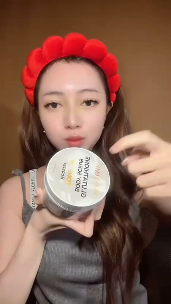 lulur glutathione Skinflair Body Scrub Tone Up Booster adalah eksfoliasi badan yang dirancang untuk mengangkat sel kulit mati (daki), menutrisi, sekaligus memberikan efek cerah instan (tone-up) Looloon L-glutathione Powder Supplement, duracion 30 Variant:3ml