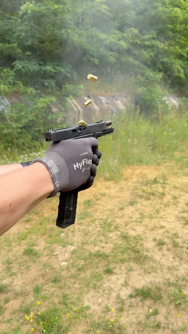 GLOCK 18C | American Liberator History