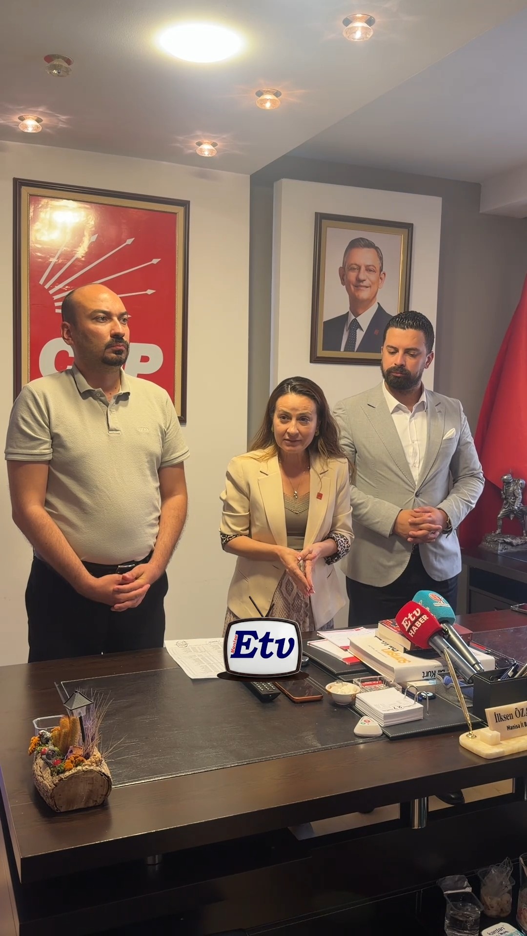 Görevden alınan CHP Manisa İl Başkanı İlksen Özalper, il başkanlığı  b