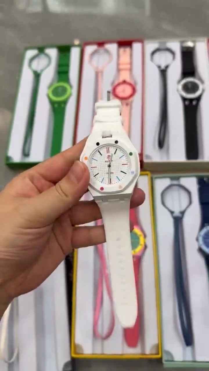 スウォッチオーデマピゲ　ホワイト スウォッチオーデマピゲ ホワイト A hands-on review of the Audemars