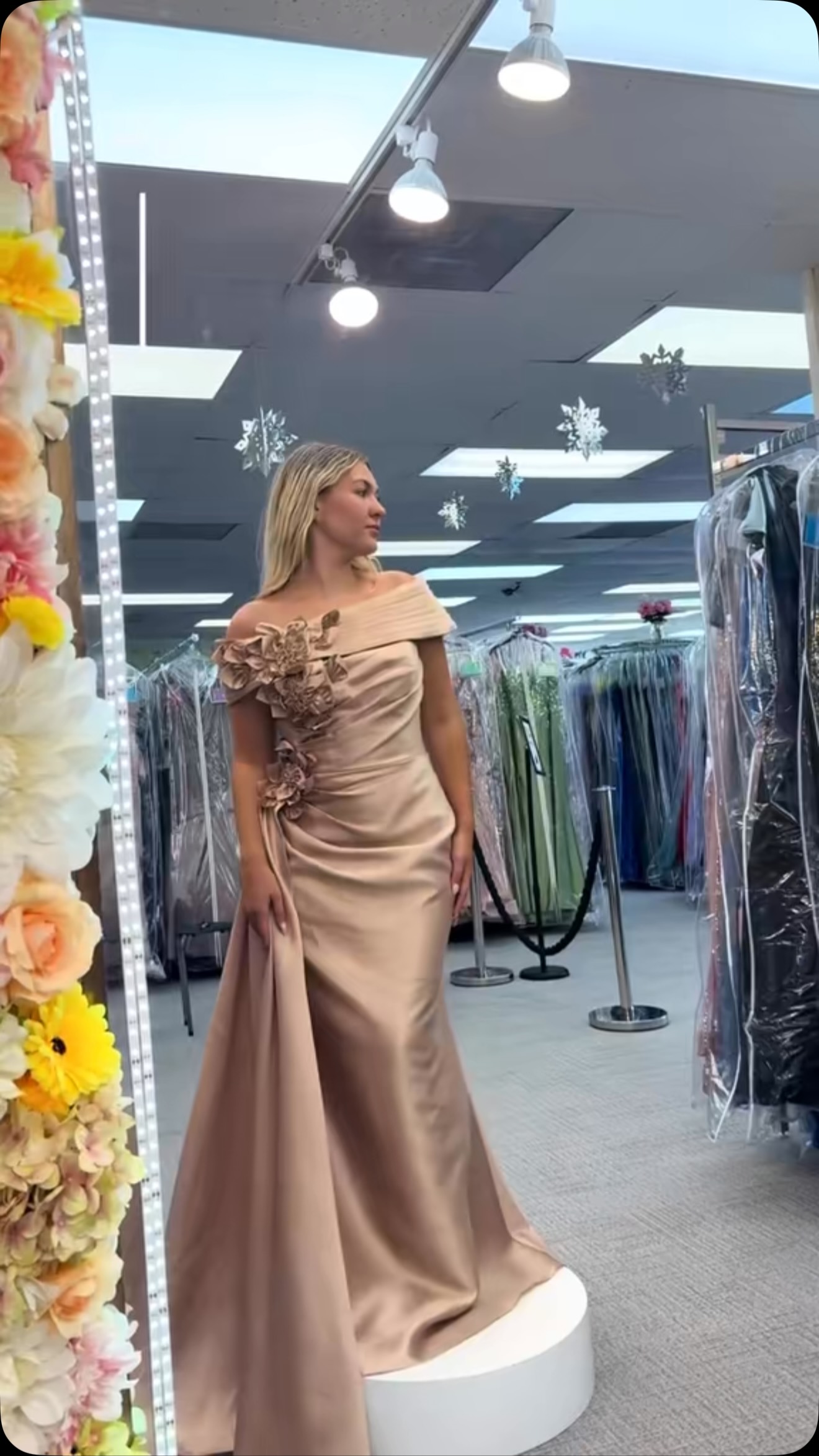 mini gold hoco dresses Cute V Neck Ruffles Homecoming Short Prom Dresses Ball Go – alinanova Custom Fashion Dress Illustration Short/Mini;Silhouette Color:Garden Green Floral nav-559