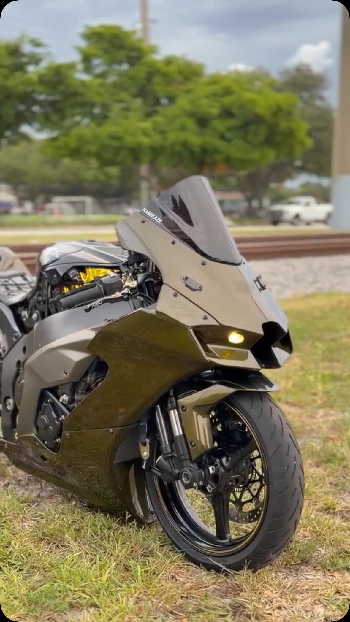 Love this custom Kawasaki ZX-11! 🔥 | CycleDrag