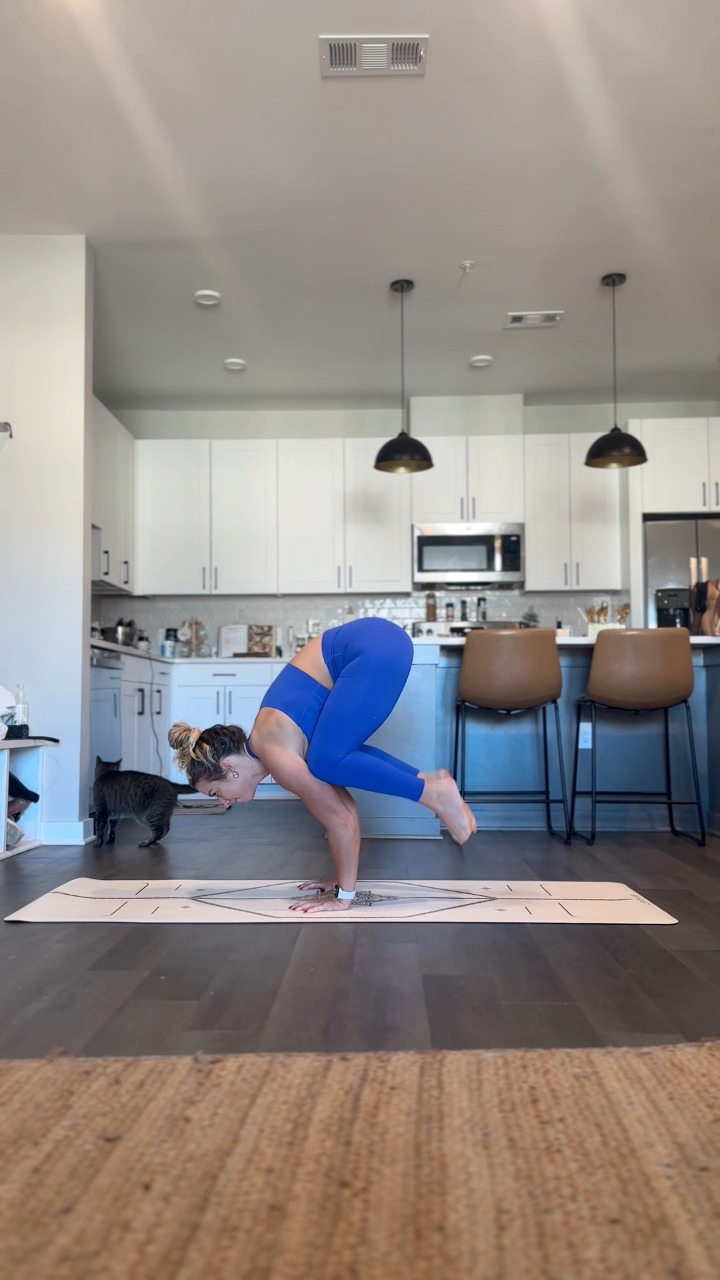 Crow to flying splits #yoga #crowpose #flyingsplits | Brittany Cates ...