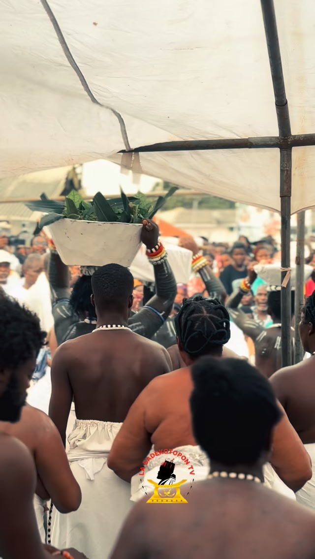 Tsesebumɔ for Nuumo Yemo Obroni VII As part of the sacred rites ...