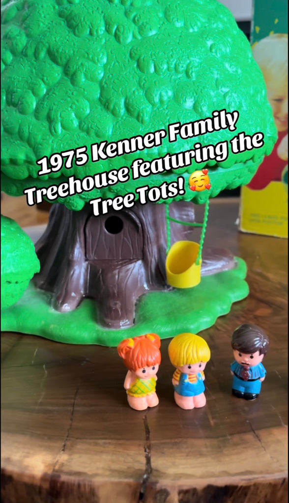 The bush / dog house ❤️ 1975 Kenner Family Treehouse featuring