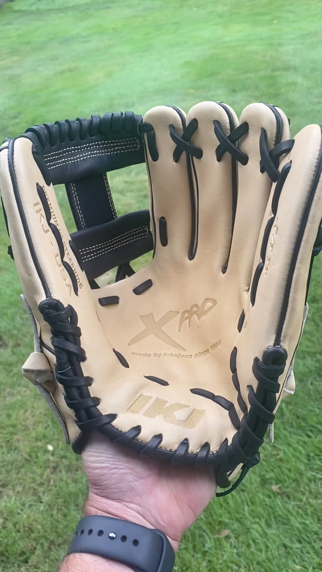 ⭐︎⭐︎⭐︎ IKJ USA Steerhide. A $200 top of the line glove for a teen or