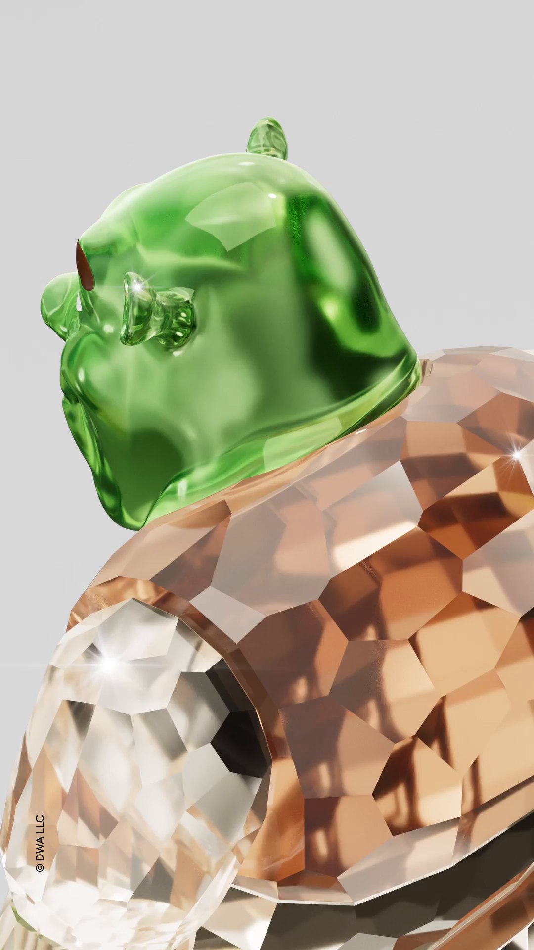 用經典《史瑞克》Swarovski 水晶角色，為您注入一抹沼澤的奇幻氣息