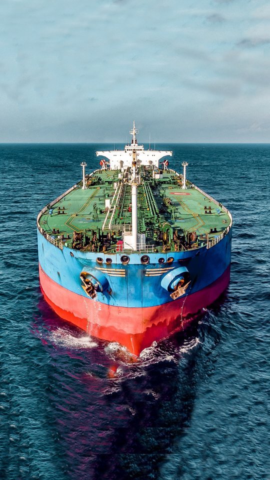 Oil Tanker catch in a horrible storm 🌊 HAPCO is an International ...