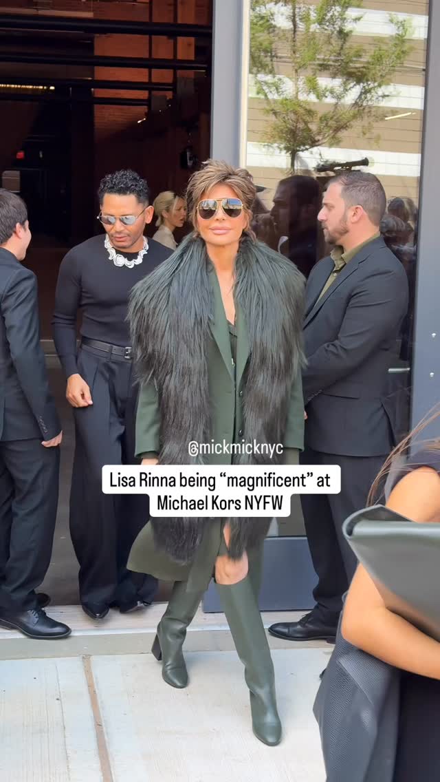 All eyes on Lisa Rinna She turned the Michael Kors show into her own ...