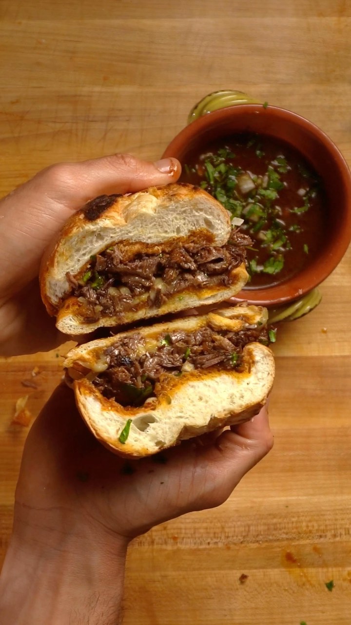 Birria Torta 🥪 INGREDIENTS * 1.5lb boneless chuck roast * 1.5 lb short ...