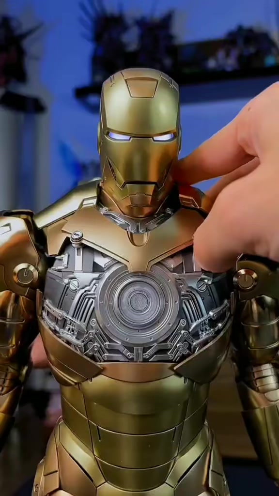 The Hot Toys Arc Reactor (Iron Man 1) collectible is a life-size