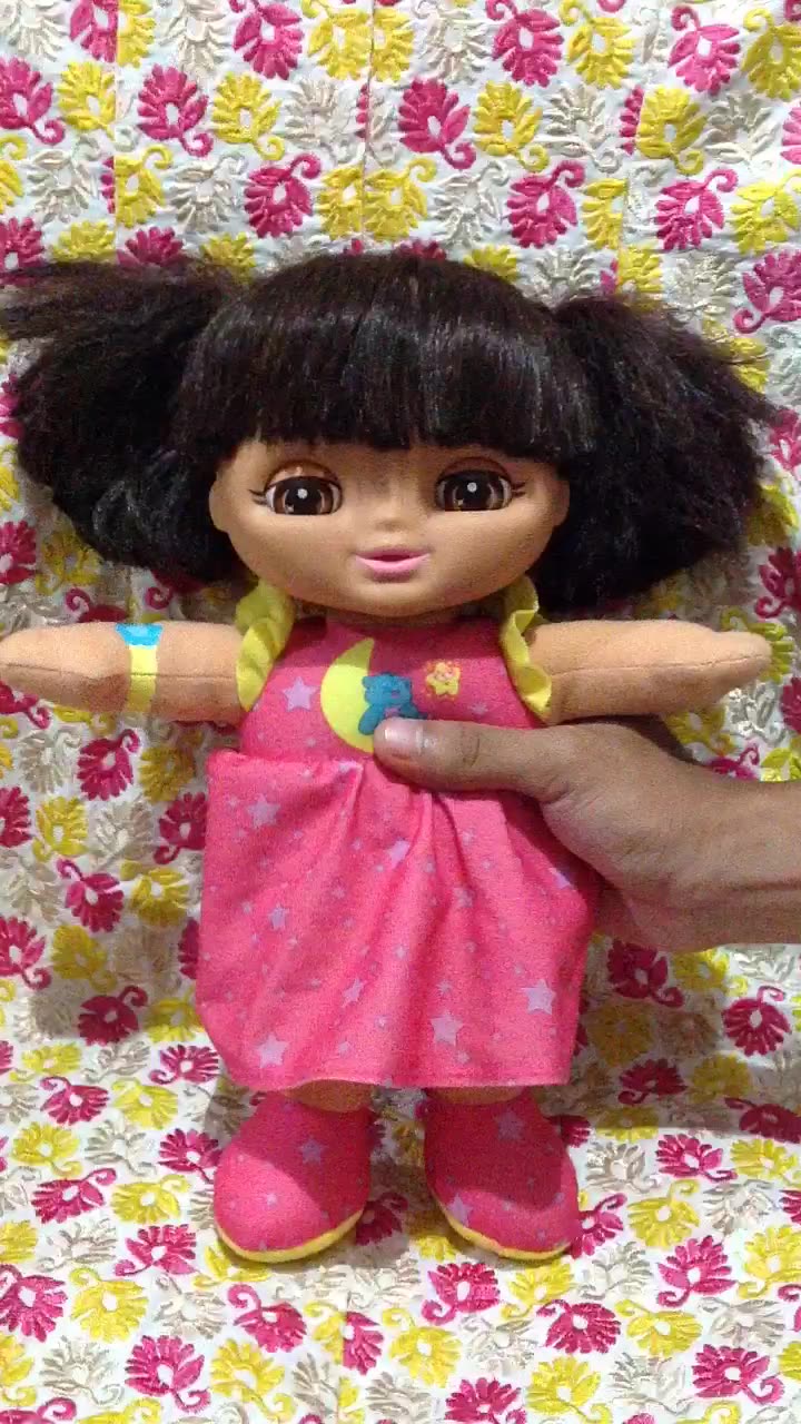 Fisher-Price 2009 Holiday Dora Doll - Inspired By Dora's Christmas Carol Adventure