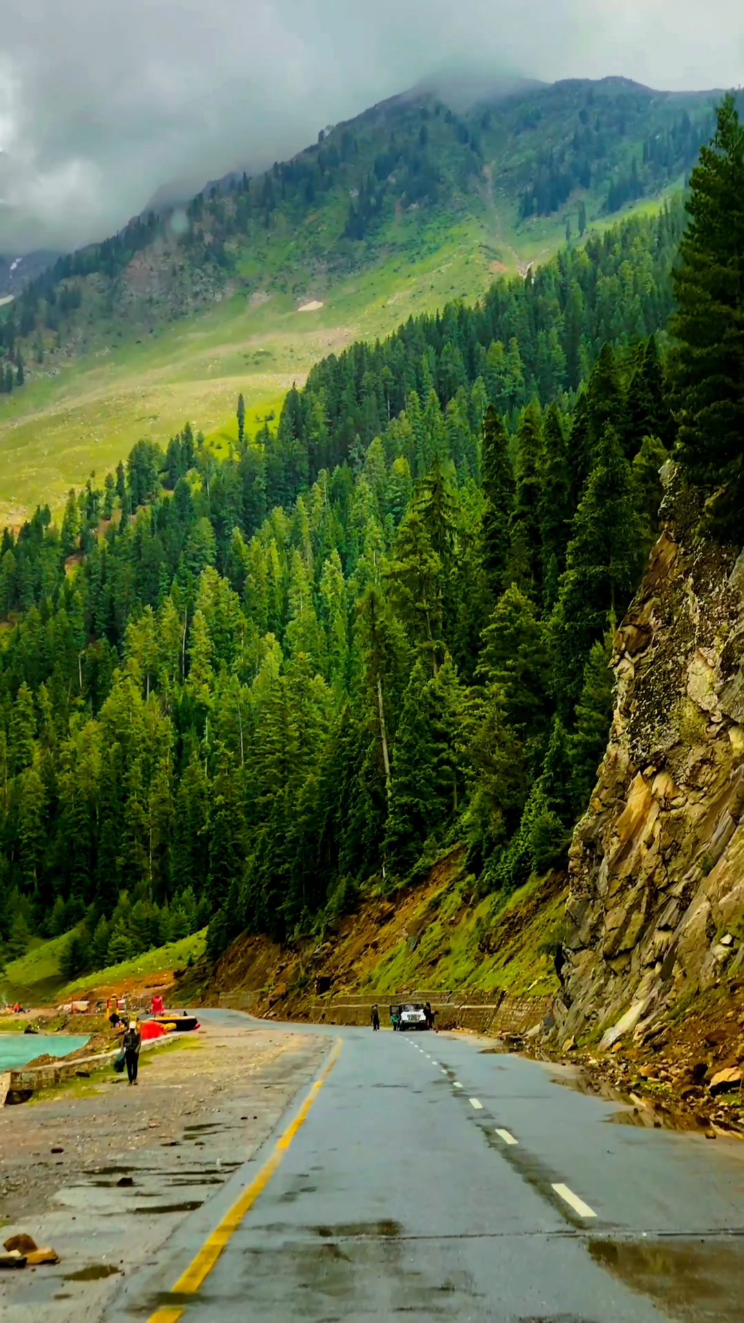 ناران روڈ… جہاں ہر موڑ پر حسن کا نیا منظر، اور ہر گھاٹی میں سکون کی نئی ...