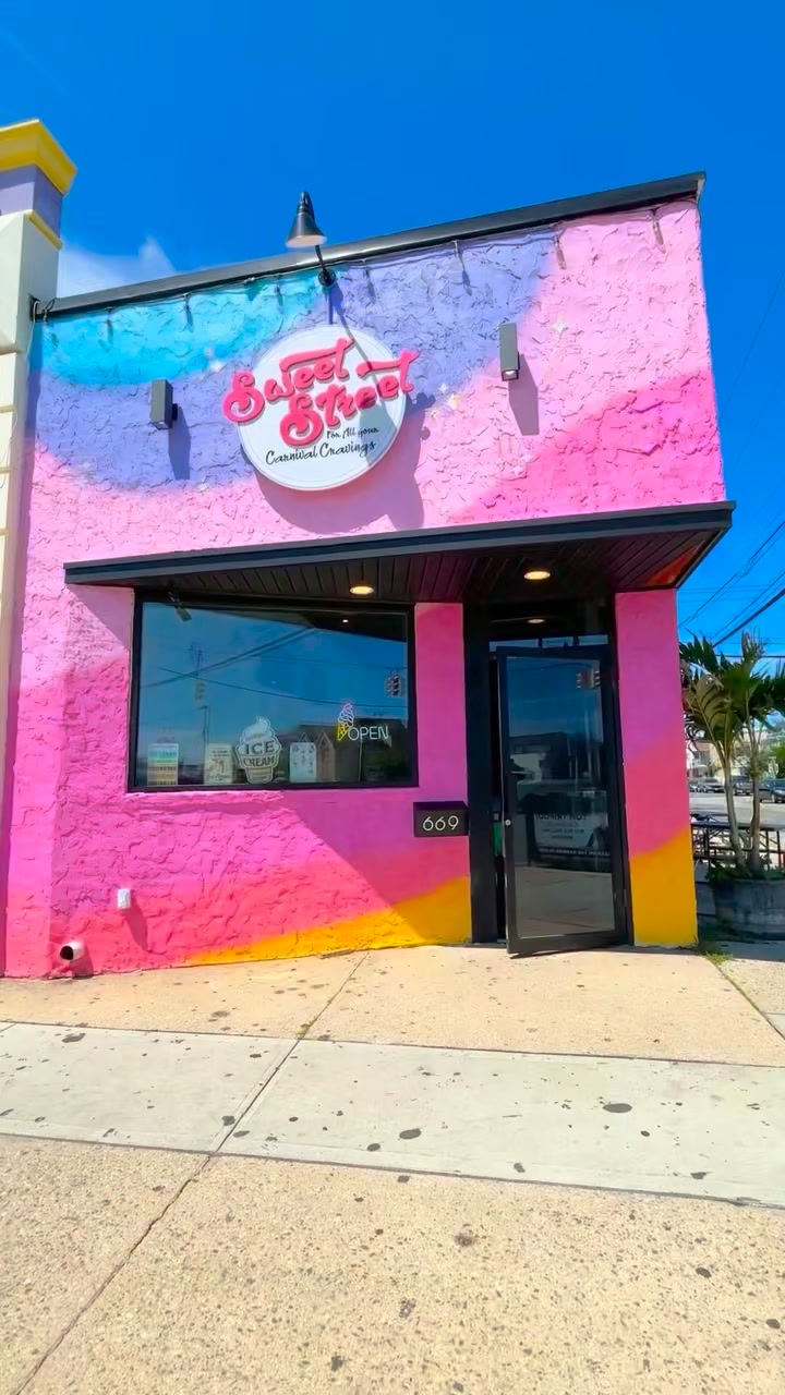 longbeachlocal The sweetest place to be….Sweet Street! Sweet