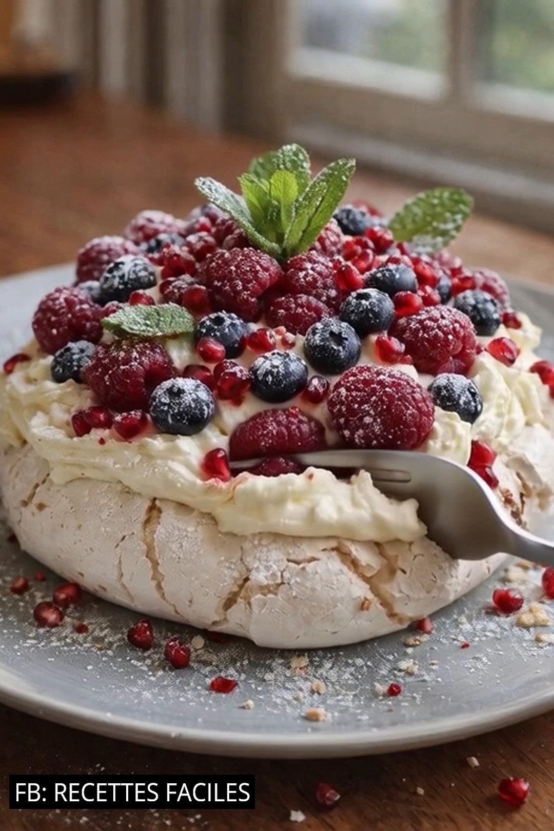 🍓🍰 La pavlova aux fruits rouges 🍰🍓 Une meringue légère et croustillante ...