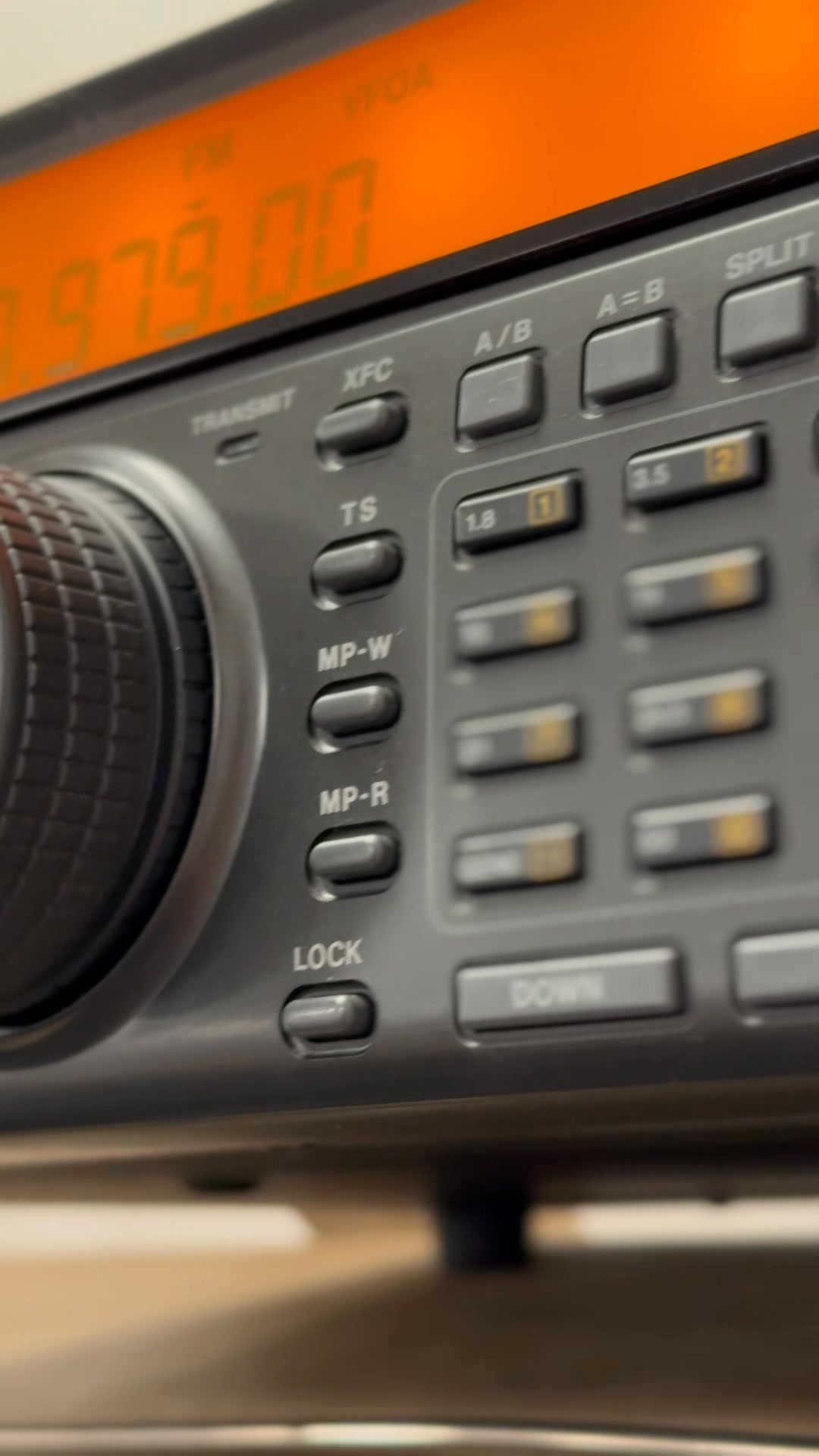 ⚡📡 The Icom IC-736 – classic HF performance with rock-solid