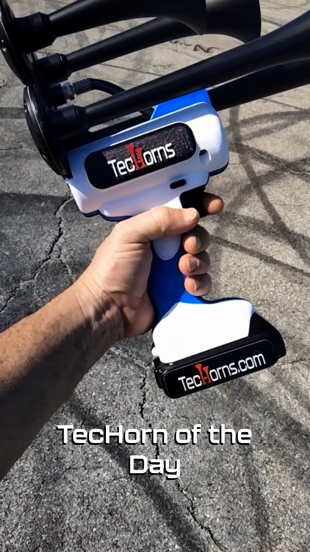 Today’s TecHorn of the Day is this white, blue, and black 4-horn. Clean ...