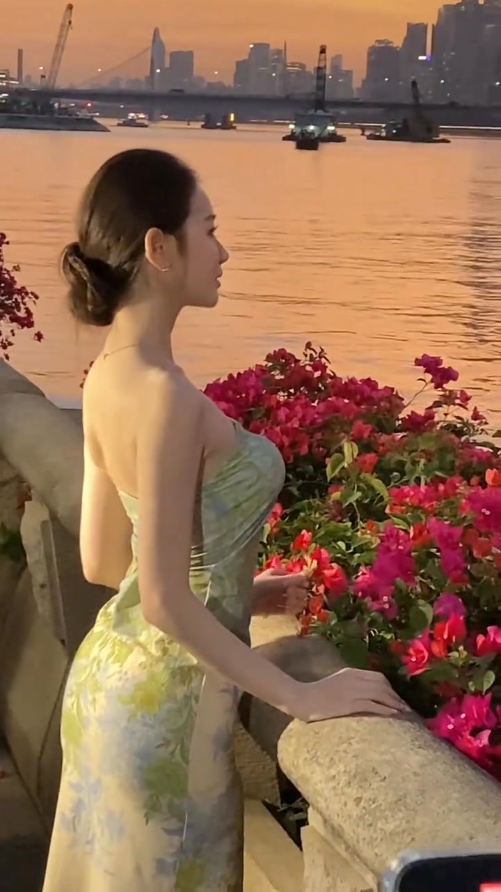 #車模#敏敏#膚白貌美#傾國傾城 | 橘长很董事 | Facebook