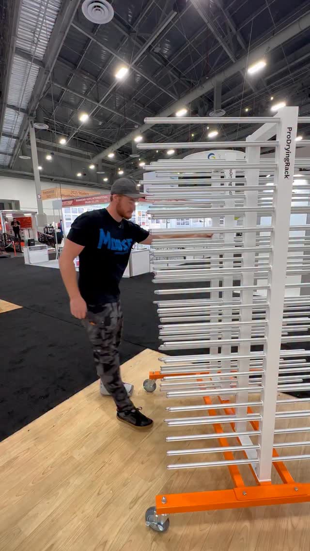 The chameleon of drying racks 🦎 * PaintLines adjustable base drying ...