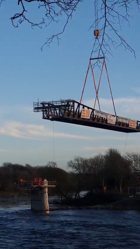 New £6.6m Tram Bridge over Ribble Ribble ready to be lifted into place ...
