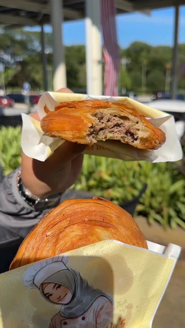 📍Madam Wu’s Roti Beef Chinese Muslim, Food Valet Putrajaya ⏰11 am - 12 ...