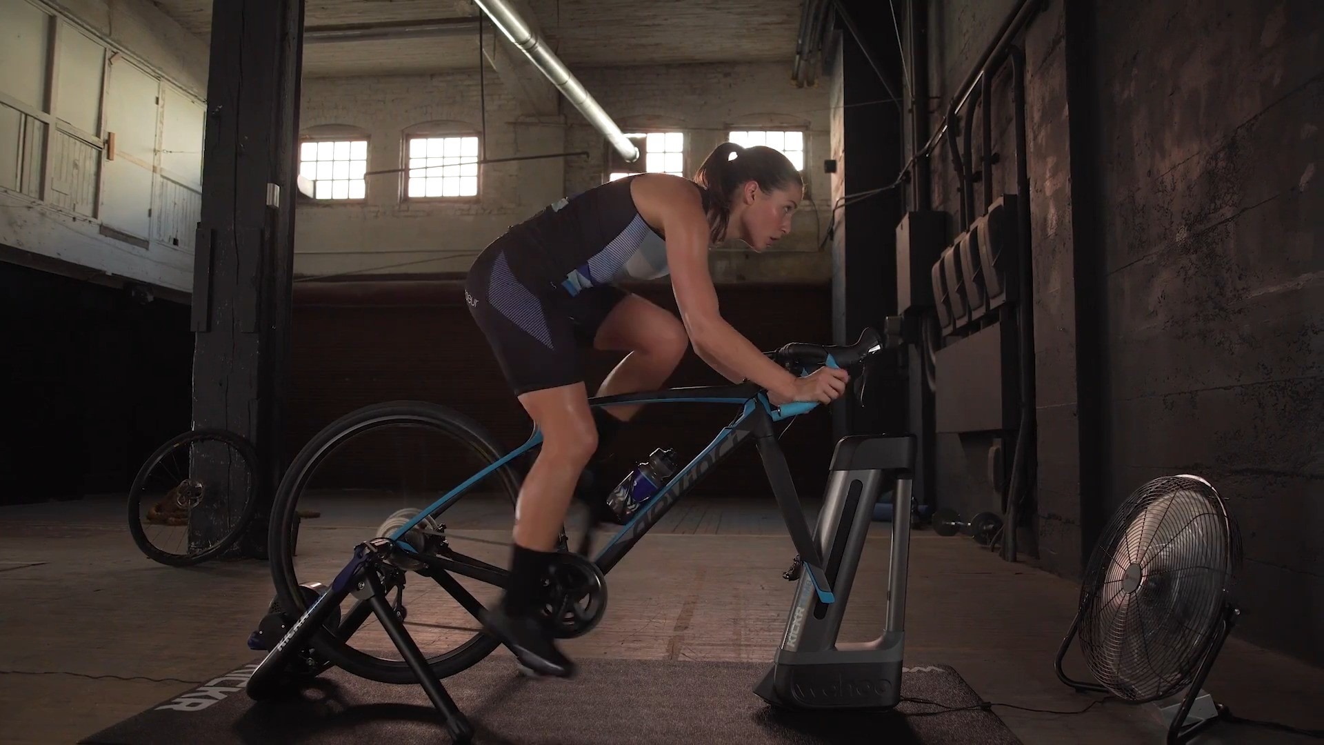 Wahoo KICKR SNAP BIKE TRAINER - The perfect entry-level, wheel-on 