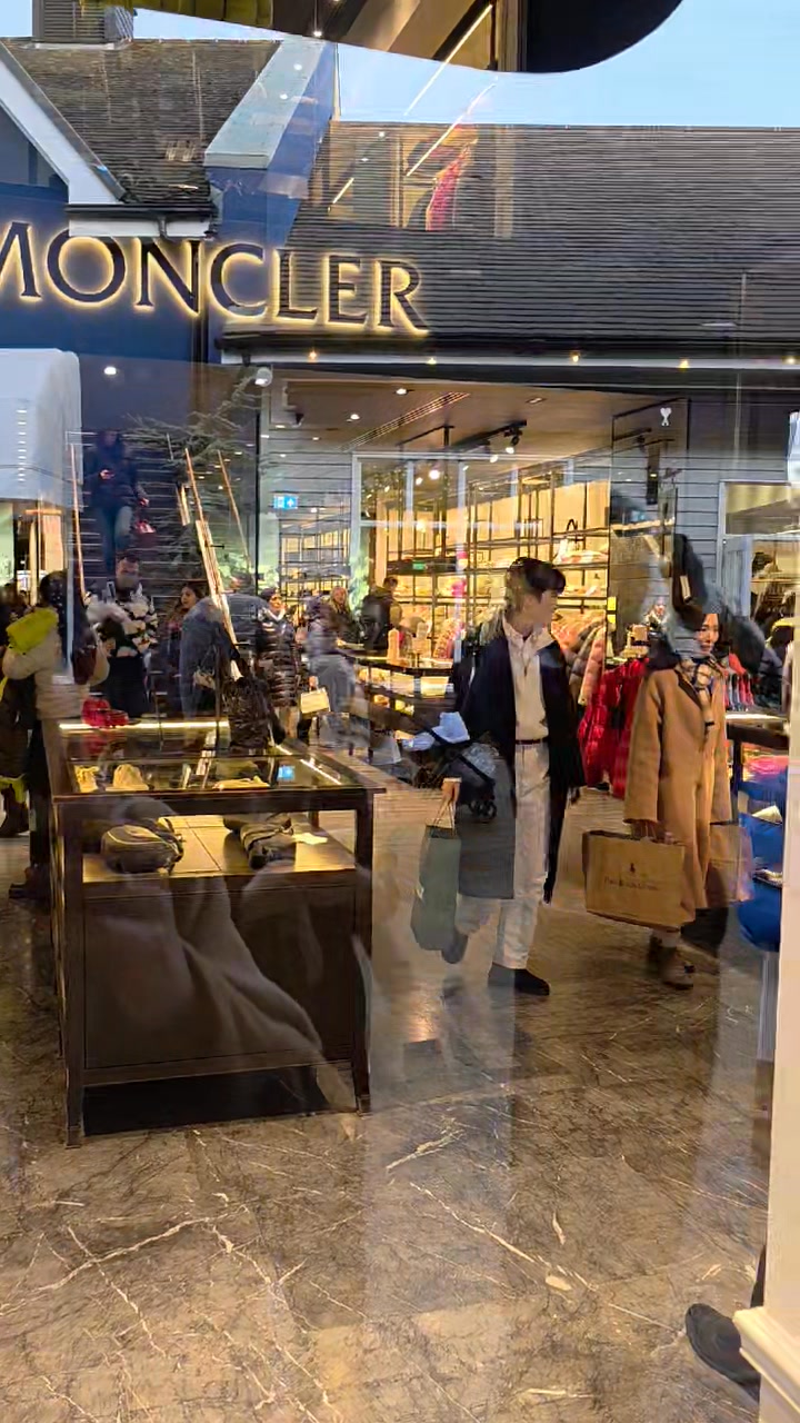 Moncler需要即時搶購落單需whatsapp落單👇🏻💖 https://api.whatsapp.com/send?phone ...