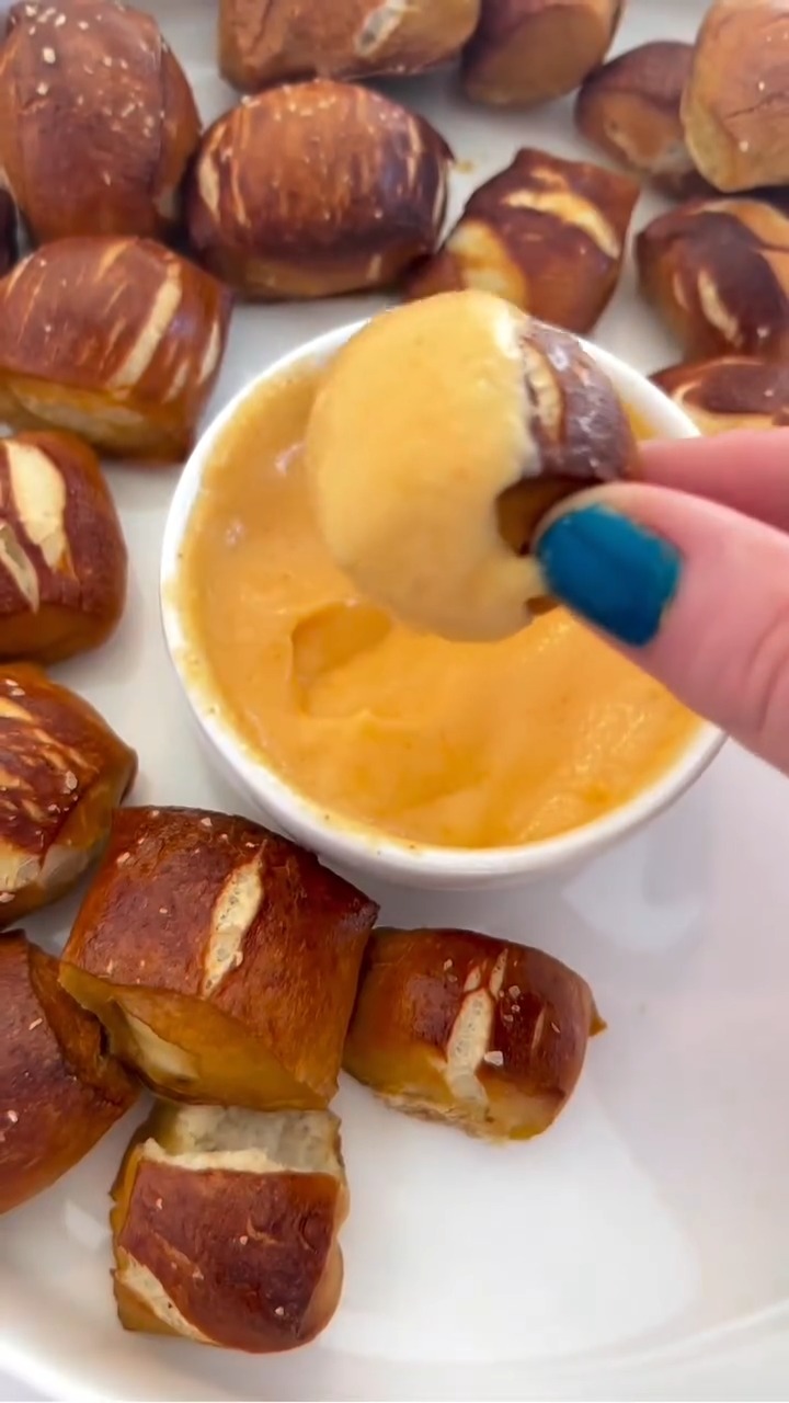 The game day snack that disappears first. 🥨 These homemade pretzel ...