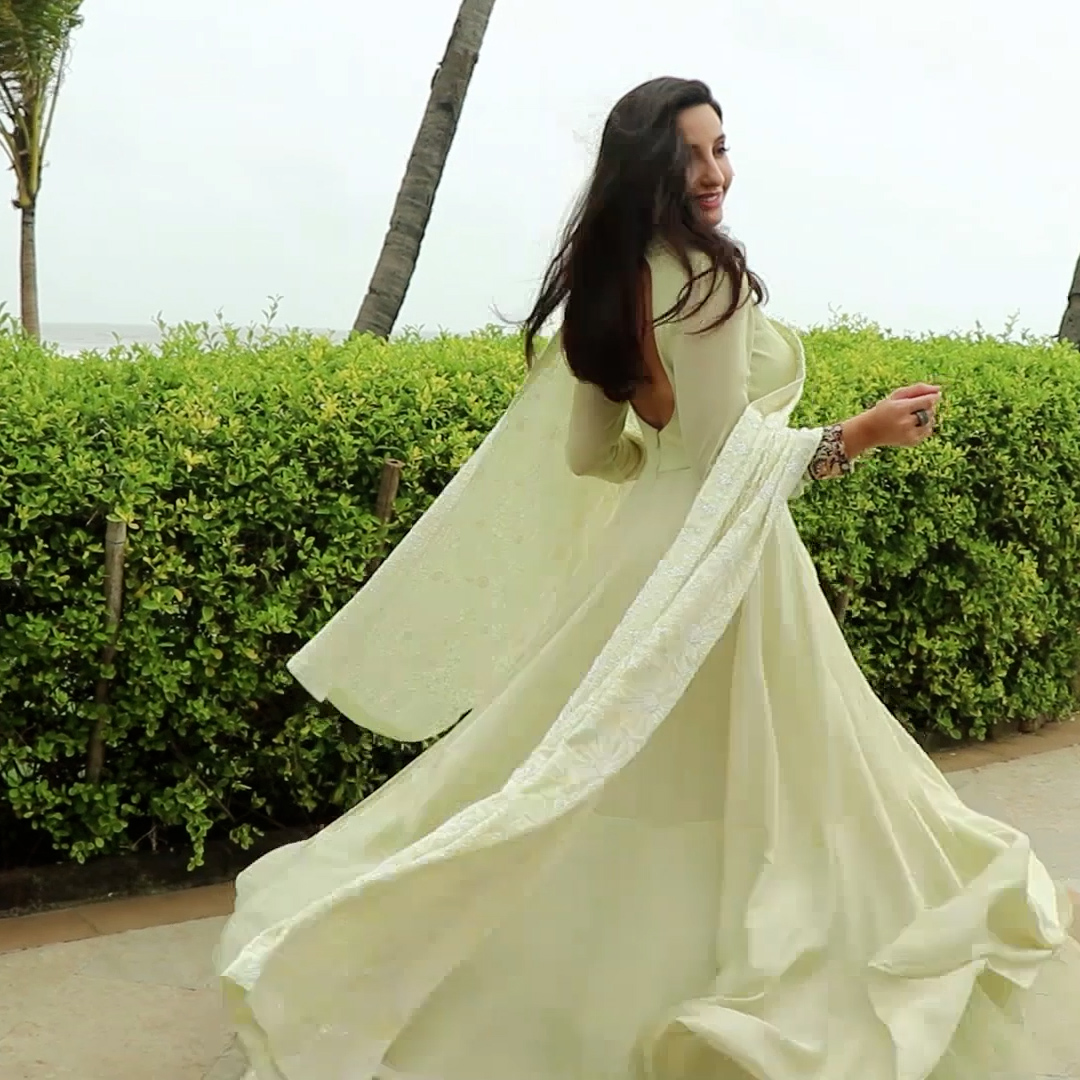 nora fatehi green dress looking so owsam in outfit nora fatehi bold